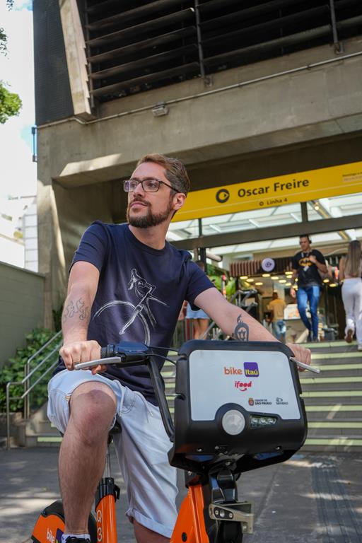 Bike no metrô: saiba se é permitido levar nas estações