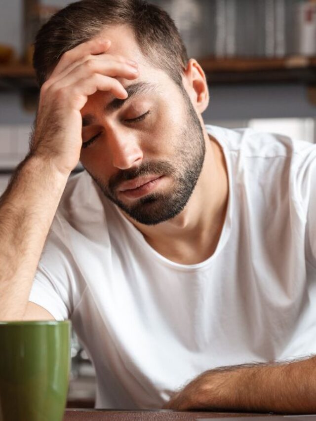 homem cansado por consequência do sedentarismo