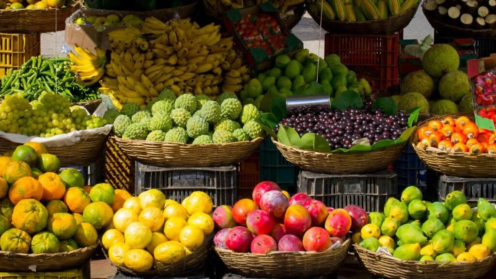 frutas expostas em uma feira