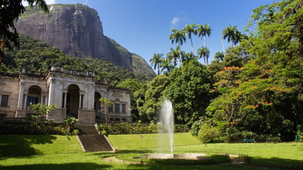 vista da escola de arte do parque lage.