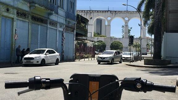 bike tembici próximo aos arcos da lapa