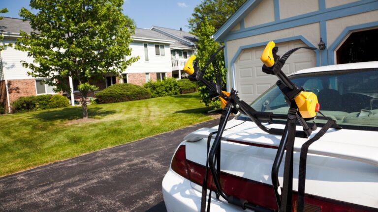 suporte de bike instalada em um carro